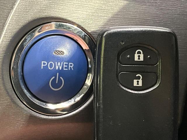プリウス Ｓ　後期　純正ナビ　バックカメラ　禁煙車　スマートキー　ＨＩＤヘッド　ビルトインＥＴＣ　純正１５インチアルミ　オートライト　オートエアコン　ＣＤ　地デジ　ステアリングスイッチ　トラクションコントロール（6枚目）
