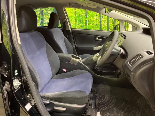 プリウス Ｓ　後期　純正ナビ　バックカメラ　禁煙車　スマートキー　ＨＩＤヘッド　ビルトインＥＴＣ　純正１５インチアルミ　オートライト　オートエアコン　ＣＤ　地デジ　ステアリングスイッチ　トラクションコントロール（7枚目）