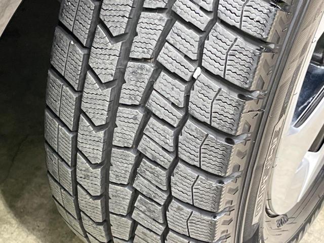 プリウス Ｓ　後期　純正ナビ　バックカメラ　禁煙車　スマートキー　ＨＩＤヘッド　ビルトインＥＴＣ　純正１５インチアルミ　オートライト　オートエアコン　ＣＤ　地デジ　ステアリングスイッチ　トラクションコントロール（29枚目）