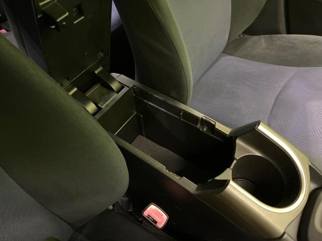 プリウス Ｓ　後期　純正ナビ　バックカメラ　禁煙車　スマートキー　ＨＩＤヘッド　ビルトインＥＴＣ　純正１５インチアルミ　オートライト　オートエアコン　ＣＤ　地デジ　ステアリングスイッチ　トラクションコントロール（46枚目）