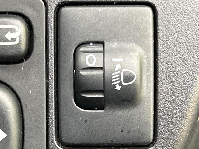 アクア S SDナビ 禁煙車 スマートキー ETC オートライト オートエアコン CD DVD再生 フルセグ ステアリングスイッチ シートリフター プライバシーガラス ドアバイザー ヘッドライトレベライザー(54枚目)