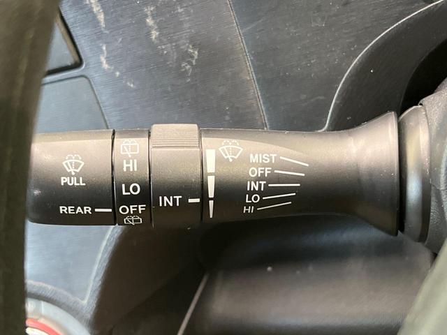 アクア S SDナビ 禁煙車 スマートキー ETC オートライト オートエアコン CD DVD再生 フルセグ ステアリングスイッチ シートリフター プライバシーガラス ドアバイザー ヘッドライトレベライザー(55枚目)