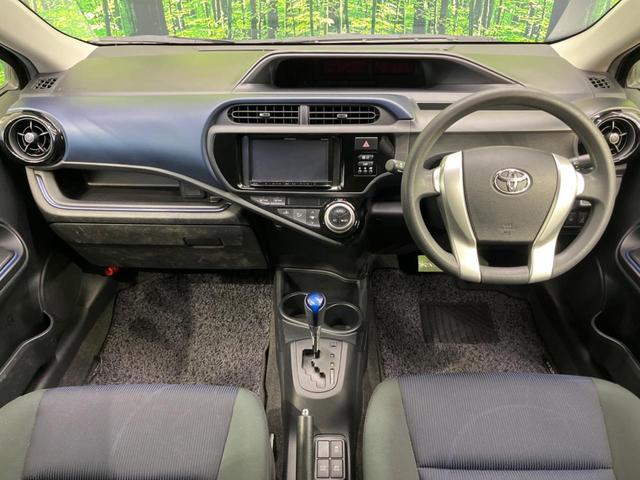 アクア S SDナビ バックカメラ 禁煙車 スマートキー オートライト オートエアコン CD 地デジ 15インチアルミホイル 電動格納ミラー シートリフター ワイパーデアイサー トラクションコントロール(2枚目)