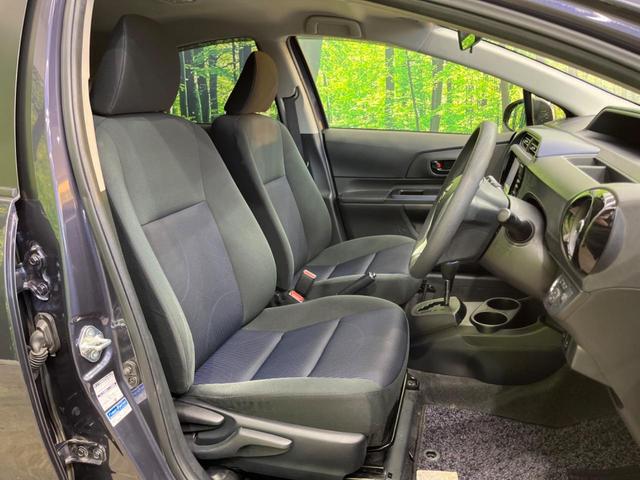 アクア S SDナビ バックカメラ 禁煙車 スマートキー オートライト オートエアコン CD 地デジ 15インチアルミホイル 電動格納ミラー シートリフター ワイパーデアイサー トラクションコントロール(8枚目)