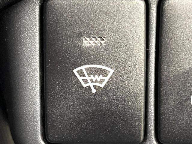 アクア S SDナビ バックカメラ 禁煙車 スマートキー オートライト オートエアコン CD 地デジ 15インチアルミホイル 電動格納ミラー シートリフター ワイパーデアイサー トラクションコントロール(33枚目)