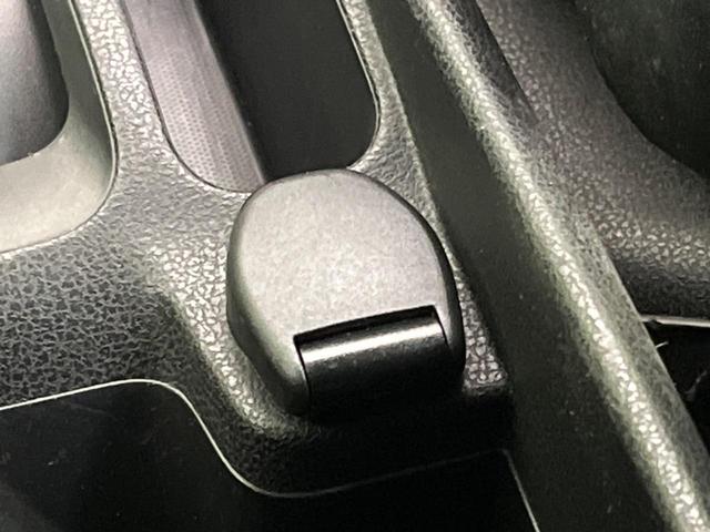 ノート Ｘ　純正ナビ　バックカメラ　エマージェンシーブレーキ　禁煙車　レーンキープ　スマートキー　ＥＴＣ　車線逸脱警報　オートライト　オートエアコン　ＣＤ再生　フルセグ　ドアバイザー　ヘッドライトレベライザー（63枚目）