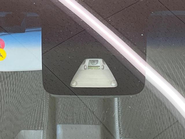 �y�X�}�[�g�A�V�X�g�Q�z���s���ɑO���̎ԗ�����F�����A�Փ˂������Ȏ��͌x��ƃu���[�L�ŏՓˉ���Ɣ�Q�y�����A�V�X�g�B�����S�Ƀh���C�u�����y���݂��������܂��B