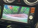 ノート Ｘ　純正ナビ　バックカメラ　エマージェンシーブレーキ　禁煙車　レーンキープ　スマートキー　ＥＴＣ　車線逸脱警報　オートライト　オートエアコン　ＣＤ再生　フルセグ　ドアバイザー　ヘッドライトレベライザー（5枚目）