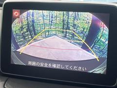 【バックカメラ】駐車時に後方がリアルタイム映像で確認できます。大型商業施設や立体駐車場での駐車時や、夜間のバック時に大活躍！運転スキルに関わらず、今や必須となった装備のひとつです！ 4