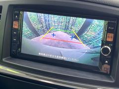 【バックカメラ】駐車時に後方がリアルタイム映像で確認できます。大型商業施設や立体駐車場での駐車時や、夜間のバック時に大活躍！運転スキルに関わらず、今や必須となった装備のひとつです！ 4