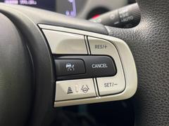 【アダプティブクルーズコントロール】高速道路での長距離走行が楽に！！自動で速度を保つクルーズコントロールが、衝突軽減システムと連携し、前方の車両を感知して車間を保つように速度調節してくれます！！ 7