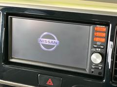 【純正ナビ】人気の純正ナビを装備しております。ナビの使いやすさはもちろん、オーディオ機能も充実！キャンプや旅行はもちろん、通勤や買い物など普段のドライブも楽しくなるはず♪ 4