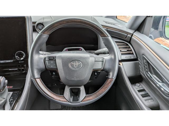 アルファード Ｚ　ユニバーサルステップ／プリクラッシュセーフティ／ブラインドスポット／レーンディパーチャーアラート／デジタルインナーミラー／ナビ／ＴＶ／３６０°カメラ／後席モニター／レザーシート／メーカー保証継承（15枚目）