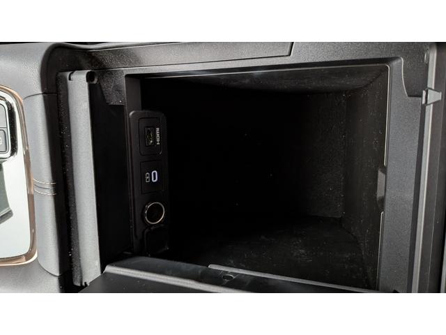 アルファード Ｚ　ユニバーサルステップ／プリクラッシュセーフティ／ブラインドスポット／レーンディパーチャーアラート／デジタルインナーミラー／ナビ／ＴＶ／３６０°カメラ／後席モニター／レザーシート／メーカー保証継承（32枚目）