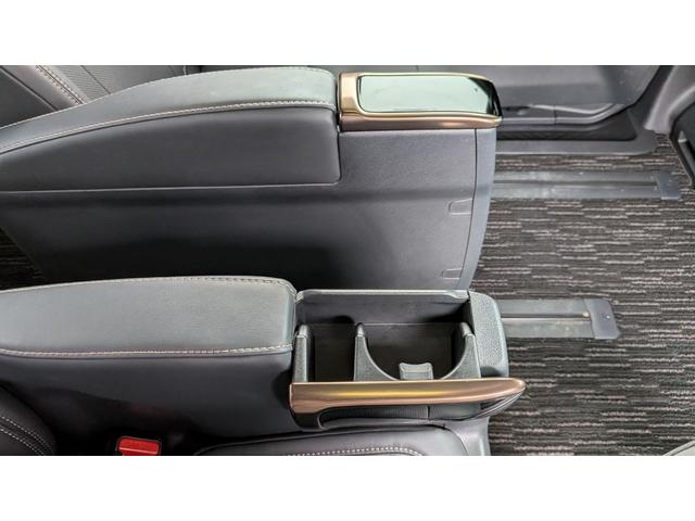 アルファード Ｚ　ユニバーサルステップ／プリクラッシュセーフティ／ブラインドスポット／レーンディパーチャーアラート／デジタルインナーミラー／ナビ／ＴＶ／３６０°カメラ／後席モニター／レザーシート／メーカー保証継承（35枚目）