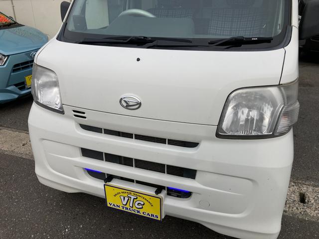 ハイゼットカーゴ デッキバンＧ　４ＷＤ　５速マニュアル　両側スライドドア　前方ドラレコ　ポータブルナビ　荷台マッド　社外アルミ　ＣＤデッキ　シートカバー　車検Ｒ９年１月　パワステ　エアコン　パワーウィンドウ　１７３７１５ｋｍ　軽バン（5枚目）