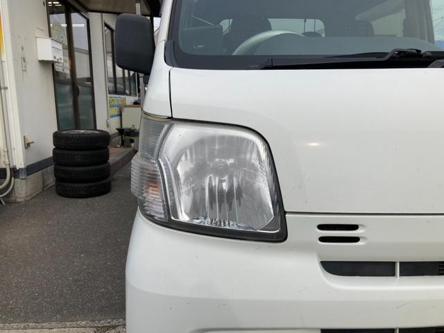 ハイゼットカーゴ デッキバンＧ　４ＷＤ　５速マニュアル　両側スライドドア　前方ドラレコ　ポータブルナビ　荷台マッド　社外アルミ　ＣＤデッキ　シートカバー　車検Ｒ９年１月　パワステ　エアコン　パワーウィンドウ　１７３７１５ｋｍ　軽バン（8枚目）