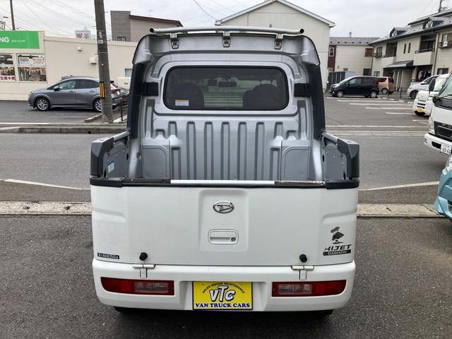 ハイゼットカーゴ デッキバンＧ　４ＷＤ　５速マニュアル　両側スライドドア　前方ドラレコ　ポータブルナビ　荷台マッド　社外アルミ　ＣＤデッキ　シートカバー　車検Ｒ９年１月　パワステ　エアコン　パワーウィンドウ　１７３７１５ｋｍ　軽バン（12枚目）