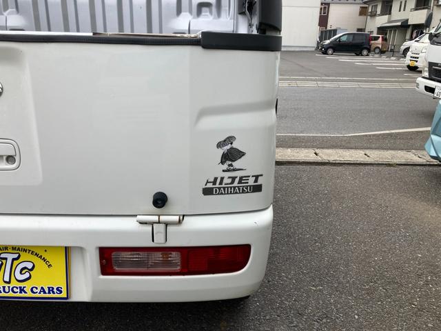 ハイゼットカーゴ デッキバンＧ　４ＷＤ　５速マニュアル　両側スライドドア　前方ドラレコ　ポータブルナビ　荷台マッド　社外アルミ　ＣＤデッキ　シートカバー　車検Ｒ９年１月　パワステ　エアコン　パワーウィンドウ　１７３７１５ｋｍ　軽バン（13枚目）
