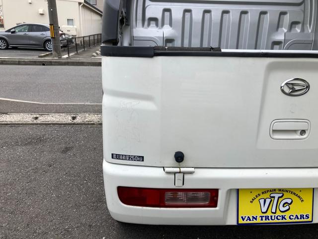 ハイゼットカーゴ デッキバンＧ　４ＷＤ　５速マニュアル　両側スライドドア　前方ドラレコ　ポータブルナビ　荷台マッド　社外アルミ　ＣＤデッキ　シートカバー　車検Ｒ９年１月　パワステ　エアコン　パワーウィンドウ　１７３７１５ｋｍ　軽バン（14枚目）