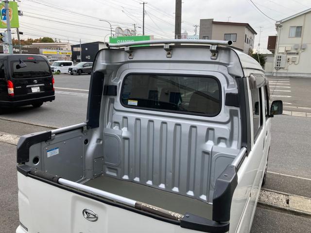 ハイゼットカーゴ デッキバンＧ　４ＷＤ　５速マニュアル　両側スライドドア　前方ドラレコ　ポータブルナビ　荷台マッド　社外アルミ　ＣＤデッキ　シートカバー　車検Ｒ９年１月　パワステ　エアコン　パワーウィンドウ　１７３７１５ｋｍ　軽バン（17枚目）