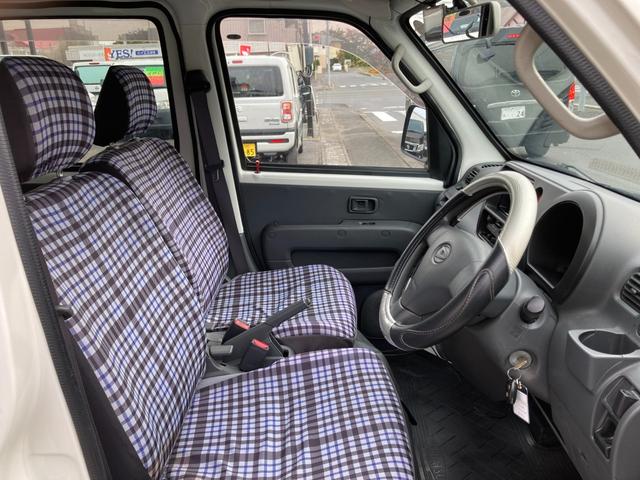 ハイゼットカーゴ デッキバンＧ　４ＷＤ　５速マニュアル　両側スライドドア　前方ドラレコ　ポータブルナビ　荷台マッド　社外アルミ　ＣＤデッキ　シートカバー　車検Ｒ９年１月　パワステ　エアコン　パワーウィンドウ　１７３７１５ｋｍ　軽バン（19枚目）