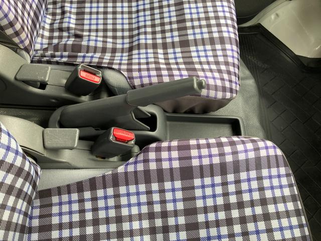 ハイゼットカーゴ デッキバンＧ　４ＷＤ　５速マニュアル　両側スライドドア　前方ドラレコ　ポータブルナビ　荷台マッド　社外アルミ　ＣＤデッキ　シートカバー　車検Ｒ９年１月　パワステ　エアコン　パワーウィンドウ　１７３７１５ｋｍ　軽バン（28枚目）