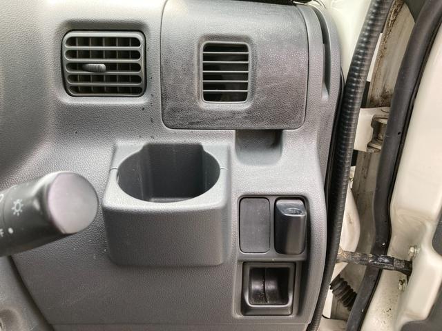 ハイゼットカーゴ デッキバンＧ　４ＷＤ　５速マニュアル　両側スライドドア　前方ドラレコ　ポータブルナビ　荷台マッド　社外アルミ　ＣＤデッキ　シートカバー　車検Ｒ９年１月　パワステ　エアコン　パワーウィンドウ　１７３７１５ｋｍ　軽バン（32枚目）