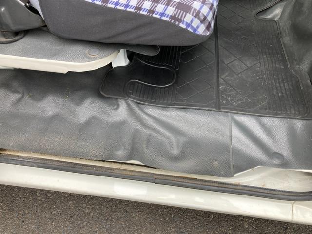 ハイゼットカーゴ デッキバンＧ　４ＷＤ　５速マニュアル　両側スライドドア　前方ドラレコ　ポータブルナビ　荷台マッド　社外アルミ　ＣＤデッキ　シートカバー　車検Ｒ９年１月　パワステ　エアコン　パワーウィンドウ　１７３７１５ｋｍ　軽バン（40枚目）