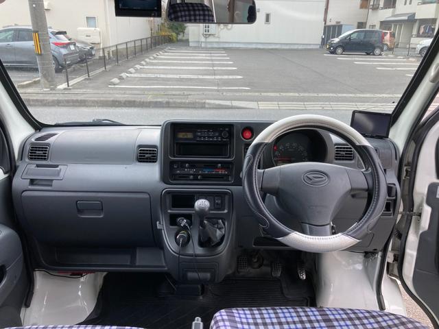 ハイゼットカーゴ デッキバンＧ　４ＷＤ　５速マニュアル　両側スライドドア　前方ドラレコ　ポータブルナビ　荷台マッド　社外アルミ　ＣＤデッキ　シートカバー　車検Ｒ９年１月　パワステ　エアコン　パワーウィンドウ　１７３７１５ｋｍ　軽バン（41枚目）