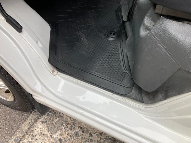 ハイゼットカーゴ デッキバンＧ　４ＷＤ　５速マニュアル　両側スライドドア　前方ドラレコ　ポータブルナビ　荷台マッド　社外アルミ　ＣＤデッキ　シートカバー　車検Ｒ９年１月　パワステ　エアコン　パワーウィンドウ　１７３７１５ｋｍ　軽バン（47枚目）