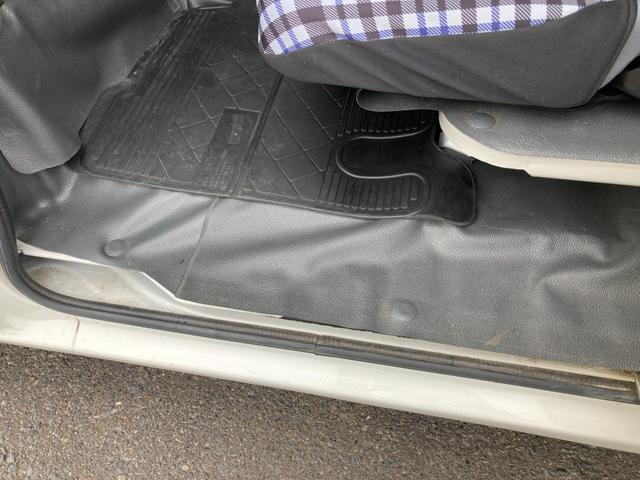 ハイゼットカーゴ デッキバンＧ　４ＷＤ　５速マニュアル　両側スライドドア　前方ドラレコ　ポータブルナビ　荷台マッド　社外アルミ　ＣＤデッキ　シートカバー　車検Ｒ９年１月　パワステ　エアコン　パワーウィンドウ　１７３７１５ｋｍ　軽バン（52枚目）