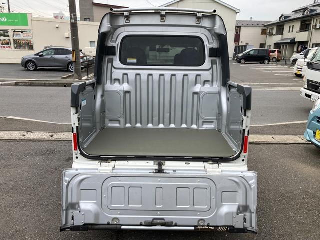 ハイゼットカーゴ デッキバンＧ　４ＷＤ　５速マニュアル　両側スライドドア　前方ドラレコ　ポータブルナビ　荷台マッド　社外アルミ　ＣＤデッキ　シートカバー　車検Ｒ９年１月　パワステ　エアコン　パワーウィンドウ　１７３７１５ｋｍ　軽バン（54枚目）