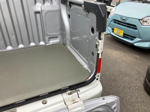 ハイゼットカーゴ デッキバンＧ　４ＷＤ　５速マニュアル　両側スライドドア　前方ドラレコ　ポータブルナビ　荷台マッド　社外アルミ　ＣＤデッキ　シートカバー　車検Ｒ９年１月　パワステ　エアコン　パワーウィンドウ　１７３７１５ｋｍ　軽バン（55枚目）