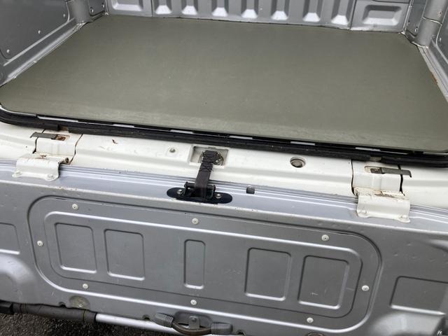 ハイゼットカーゴ デッキバンＧ　４ＷＤ　５速マニュアル　両側スライドドア　前方ドラレコ　ポータブルナビ　荷台マッド　社外アルミ　ＣＤデッキ　シートカバー　車検Ｒ９年１月　パワステ　エアコン　パワーウィンドウ　１７３７１５ｋｍ　軽バン（57枚目）