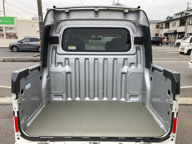 ハイゼットカーゴ デッキバンＧ　４ＷＤ　５速マニュアル　両側スライドドア　前方ドラレコ　ポータブルナビ　荷台マッド　社外アルミ　ＣＤデッキ　シートカバー　車検Ｒ９年１月　パワステ　エアコン　パワーウィンドウ　１７３７１５ｋｍ　軽バン（58枚目）