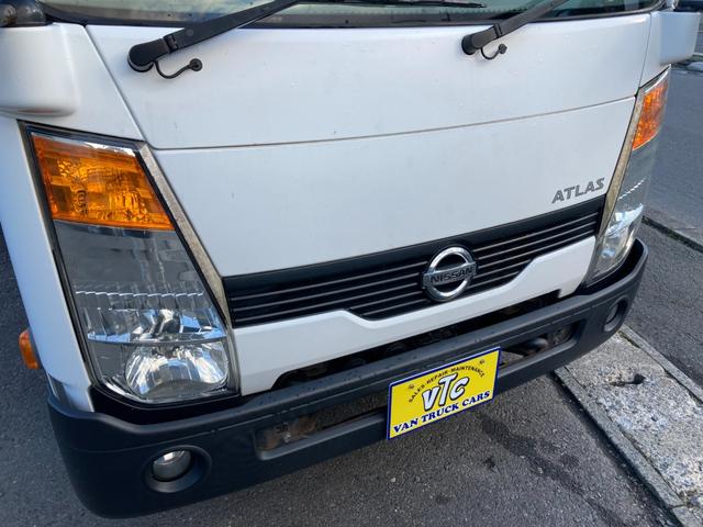 アトラストラック 4WD 5速マニュアル 3.0ディーゼルターボ 1.4t積 左電格ミラー ミラーヒーター スチールデッキ タイヤサイズ205/65R16 車両総重量3555kg 新普通免許で乗れます 136753km(4枚目)