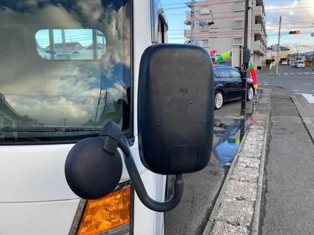 アトラストラック 4WD 5速マニュアル 3.0ディーゼルターボ 1.4t積 左電格ミラー ミラーヒーター スチールデッキ タイヤサイズ205/65R16 車両総重量3555kg 新普通免許で乗れます 136753km(10枚目)