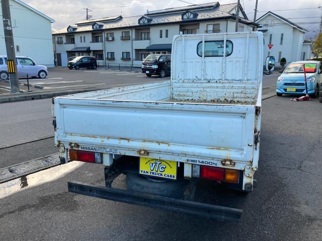 アトラストラック 4WD 5速マニュアル 3.0ディーゼルターボ 1.4t積 左電格ミラー ミラーヒーター スチールデッキ タイヤサイズ205/65R16 車両総重量3555kg 新普通免許で乗れます 136753km(12枚目)