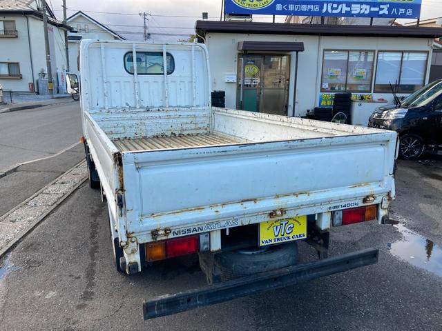 アトラストラック 4WD 5速マニュアル 3.0ディーゼルターボ 1.4t積 左電格ミラー ミラーヒーター スチールデッキ タイヤサイズ205/65R16 車両総重量3555kg 新普通免許で乗れます 136753km(13枚目)