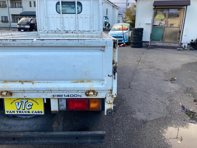 アトラストラック 4WD 5速マニュアル 3.0ディーゼルターボ 1.4t積 左電格ミラー ミラーヒーター スチールデッキ タイヤサイズ205/65R16 車両総重量3555kg 新普通免許で乗れます 136753km(15枚目)