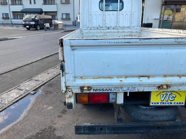 アトラストラック 4WD 5速マニュアル 3.0ディーゼルターボ 1.4t積 左電格ミラー ミラーヒーター スチールデッキ タイヤサイズ205/65R16 車両総重量3555kg 新普通免許で乗れます 136753km(16枚目)