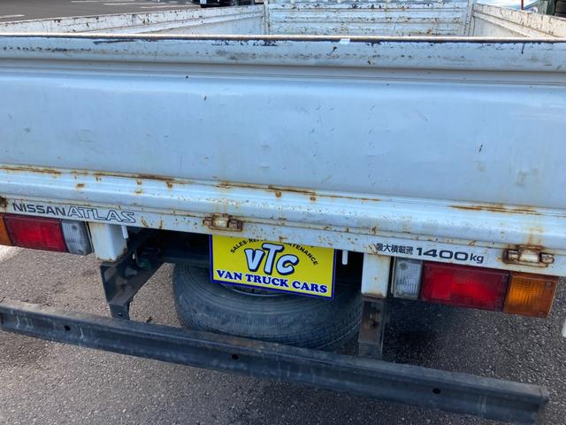 アトラストラック 4WD 5速マニュアル 3.0ディーゼルターボ 1.4t積 左電格ミラー ミラーヒーター スチールデッキ タイヤサイズ205/65R16 車両総重量3555kg 新普通免許で乗れます 136753km(17枚目)