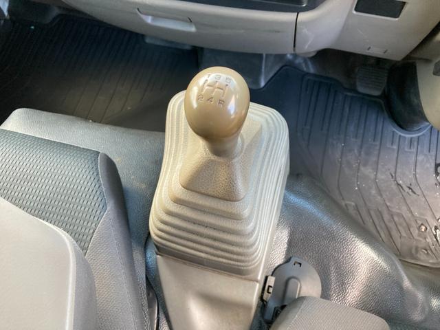 アトラストラック 4WD 5速マニュアル 3.0ディーゼルターボ 1.4t積 左電格ミラー ミラーヒーター スチールデッキ タイヤサイズ205/65R16 車両総重量3555kg 新普通免許で乗れます 136753km(31枚目)