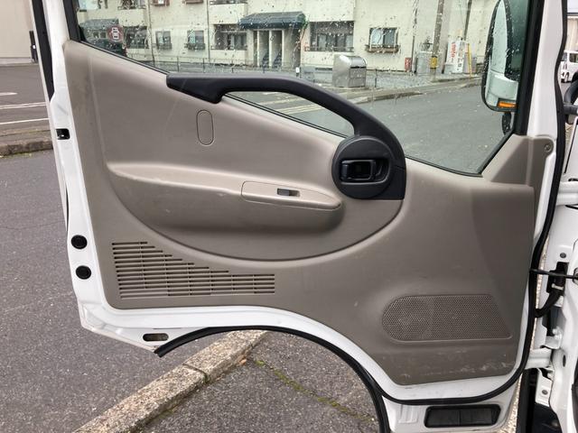 アトラストラック 4WD 5速マニュアル 3.0ディーゼルターボ 1.4t積 左電格ミラー ミラーヒーター スチールデッキ タイヤサイズ205/65R16 車両総重量3555kg 新普通免許で乗れます 136753km(46枚目)