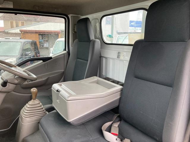 アトラストラック 4WD 5速マニュアル 3.0ディーゼルターボ 1.4t積 左電格ミラー ミラーヒーター スチールデッキ タイヤサイズ205/65R16 車両総重量3555kg 新普通免許で乗れます 136753km(47枚目)