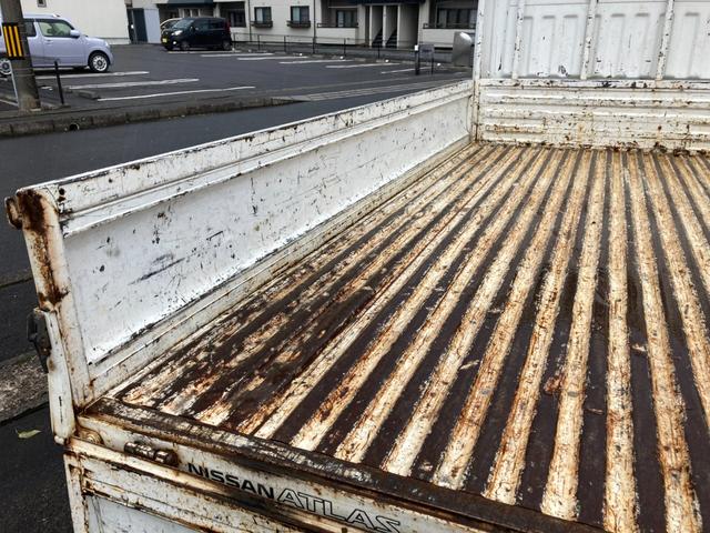 アトラストラック 4WD 5速マニュアル 3.0ディーゼルターボ 1.4t積 左電格ミラー ミラーヒーター スチールデッキ タイヤサイズ205/65R16 車両総重量3555kg 新普通免許で乗れます 136753km(50枚目)