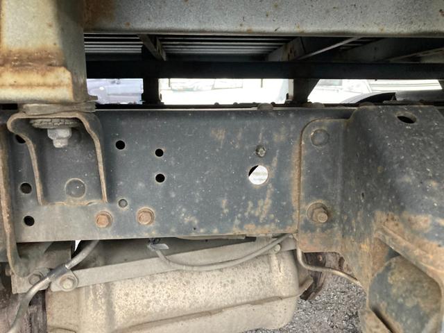 アトラストラック 4WD 5速マニュアル 3.0ディーゼルターボ 1.4t積 左電格ミラー ミラーヒーター スチールデッキ タイヤサイズ205/65R16 車両総重量3555kg 新普通免許で乗れます 136753km(58枚目)