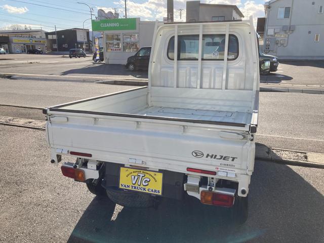 ハイゼットトラック ローダンプ 電動式 三方開 4WD フロアオートマチック LEDヘッドライト ゲートプロテクター ラジオデッキ パワステ 運転席・助手席エアバック タイヤサイズ145R12-6PR 軽トラ 39295km(16枚目)