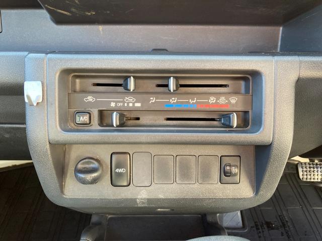 ハイゼットトラック ローダンプ 電動式 三方開 4WD フロアオートマチック LEDヘッドライト ゲートプロテクター ラジオデッキ パワステ 運転席・助手席エアバック タイヤサイズ145R12-6PR 軽トラ 39295km(29枚目)